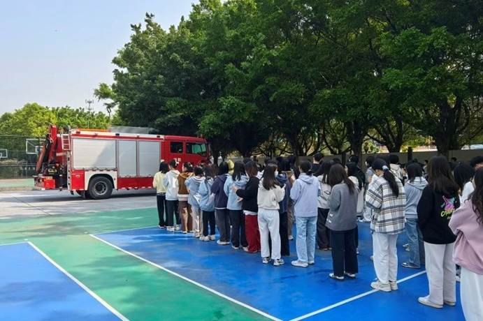 5e18735f4efcef69af918833234b042e