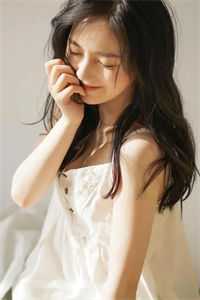 美女一件衣服全部不留