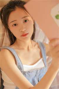 美女脱了内裤趴着打光屁屁直播