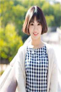 美女和帅哥亲嘴