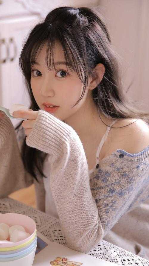 童媛媛和老赵在客厅