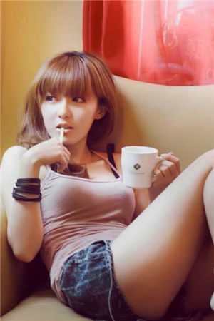 二次元美女露双乳被捆绑