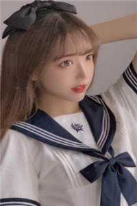 女生给男生当奴婢下跪