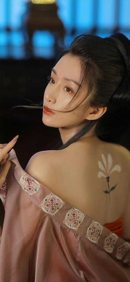 男主连着女主走路