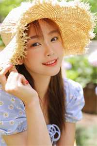 一个男孩子吻一个女孩子