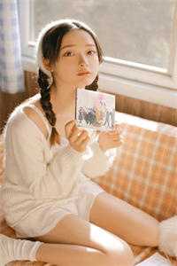 美女将私密部位露出来的图片