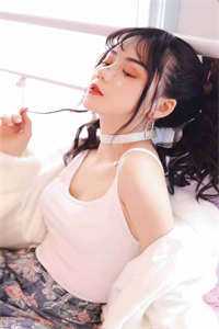 女人野外小树林一级毛片