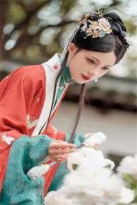 动漫美女触手彩色本子