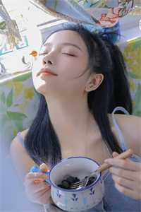 蹂躏亲女稚嫩的小身体