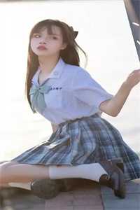 性感美女的胸部被男生捏