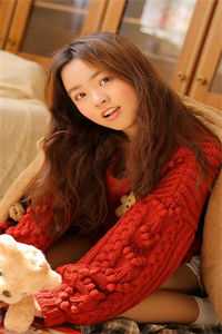 美女把尿口扒开让男人添