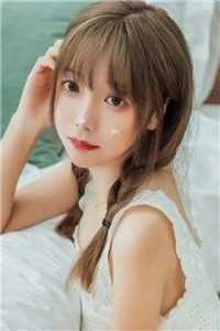 扒美女衣服从腿摸到胸视频