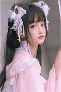 美女用手扒开粉嫩的尿口