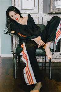 七原朱莉