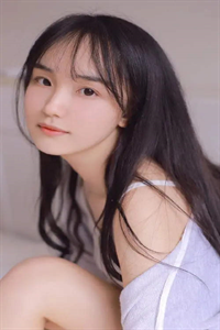 美女光衣服